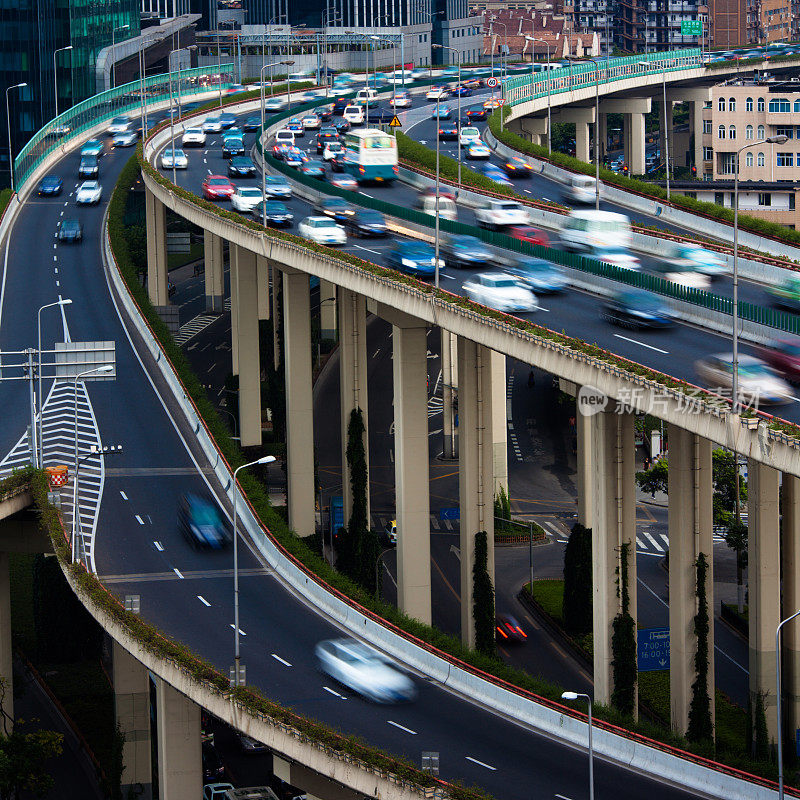 上海，高速公路上开车