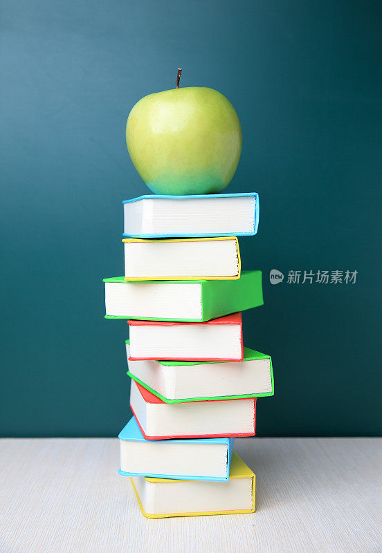 书和苹果