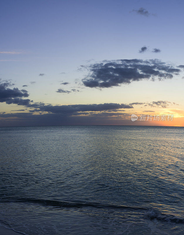 海滩日落时