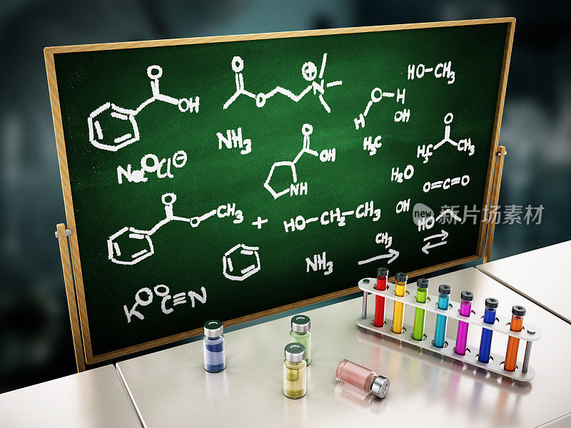实验用试管和化学药品放在桌面上。以化学公式为背景的黑板