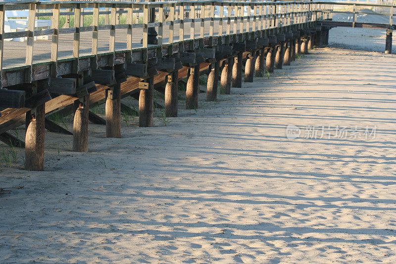贝瑟尼海滩的木板路