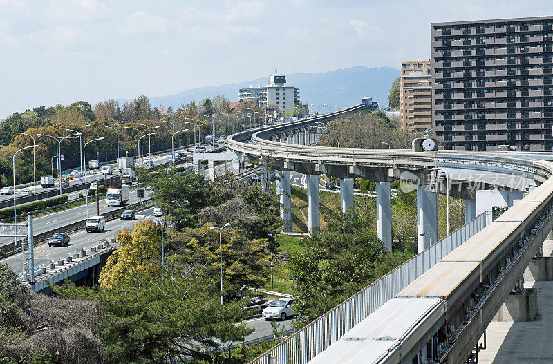 大阪北部的单轨和高速公路