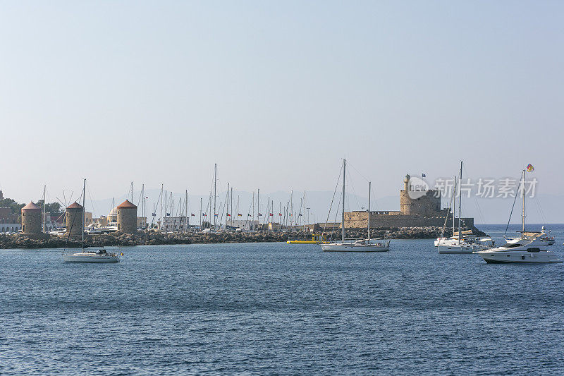 罗德岛海岸，希腊有风车