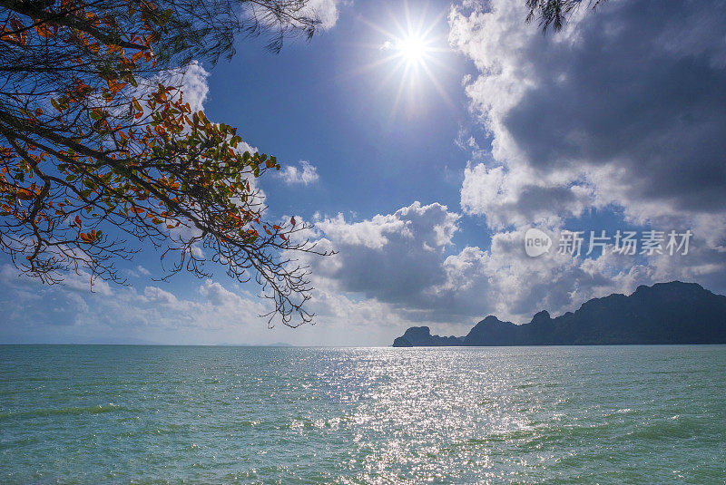 海景直接向太阳拍摄