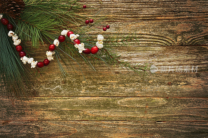 小红莓爆米花花环串圣诞树