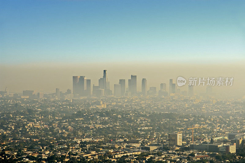 洛杉矶烟雾的棕色层