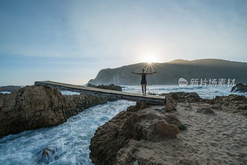 在海边感受空气和新鲜