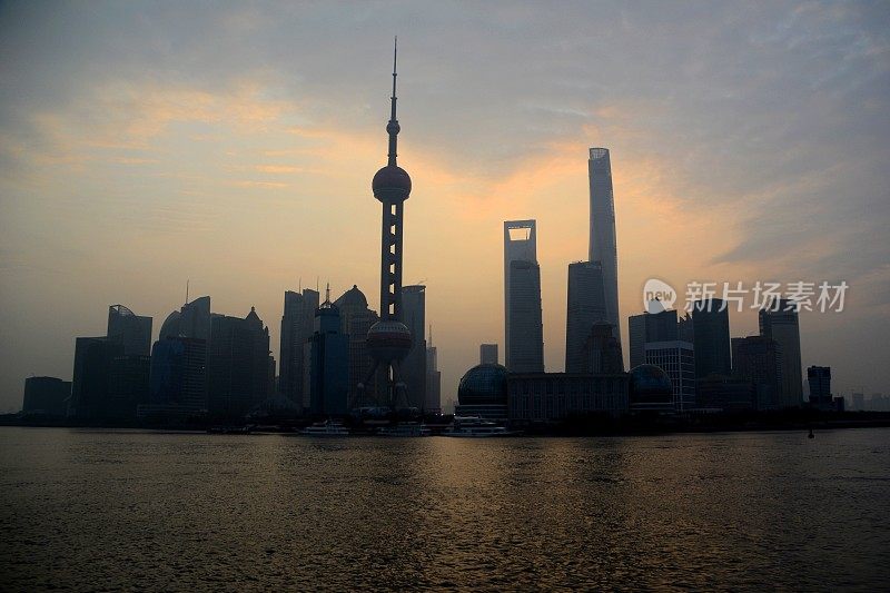 黎明时分的陆家嘴，中国上海