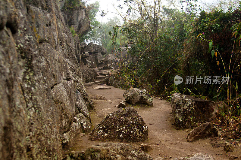 秘鲁马丘比丘:石墙和人行道(特写)