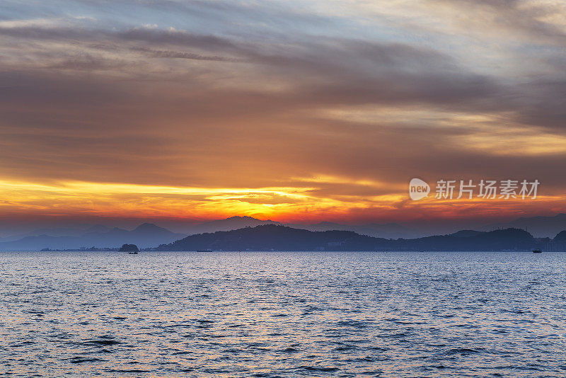 乐清湾日落海景。