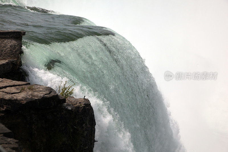 尼亚加拉大瀑布是著名的旅游胜地。
