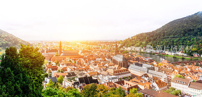 全景城市天际线鸟瞰海德堡，德国