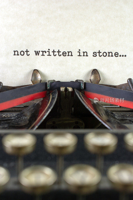 古董打字机，写在石头上