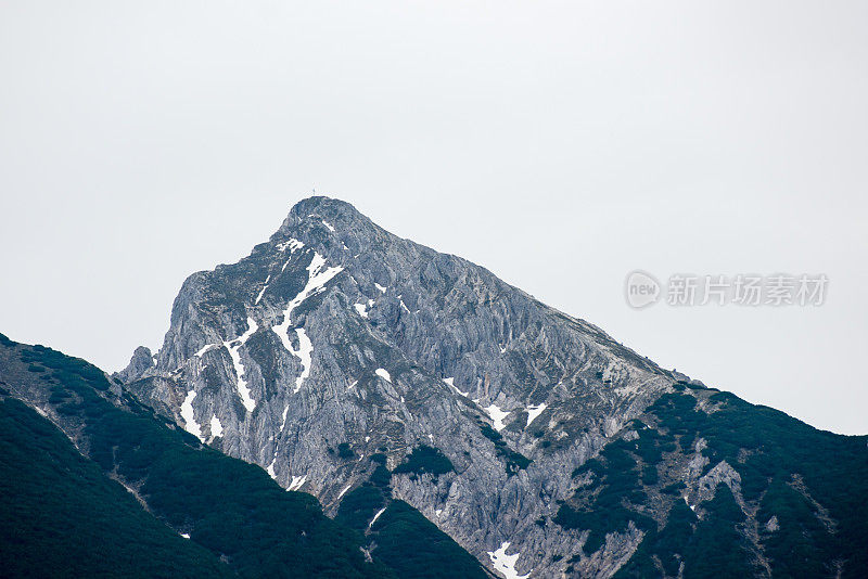 奥地利阿尔卑斯山的一座山