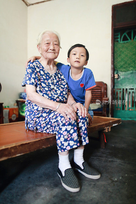 祝奶奶和孙子快乐