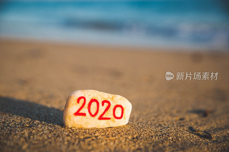 在海滩上，2020年新年快乐