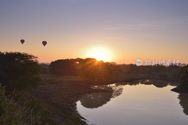 蒲甘古城的晨光和热气球