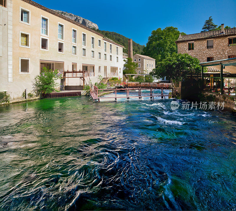 跳进Fountain-de-Vaucluse