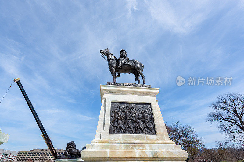 尤利西斯·格兰特纪念雕塑，位于美国华盛顿特区国会大厦西侧的联合广场