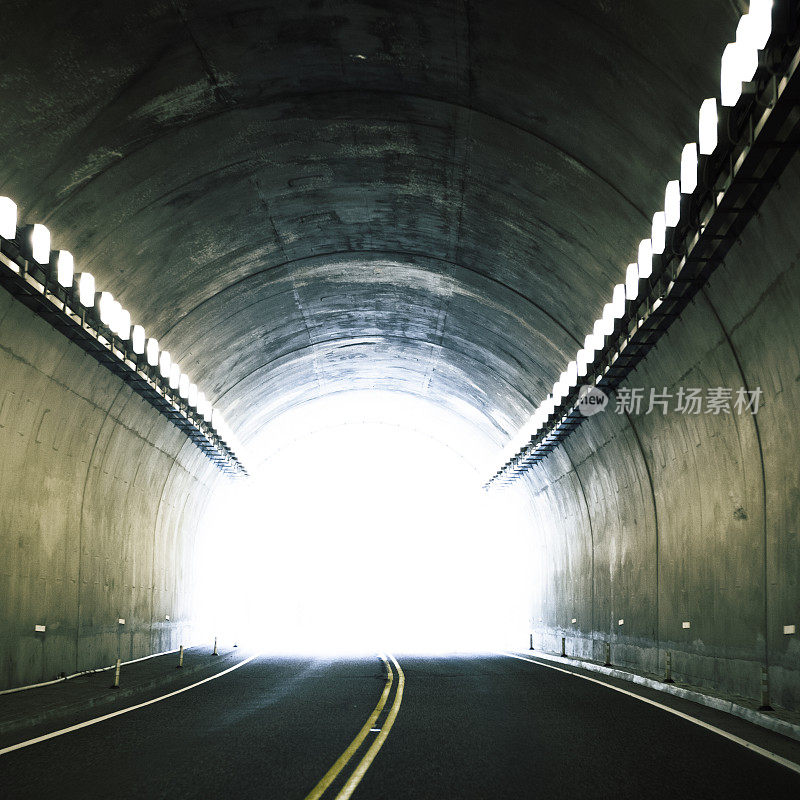 高速公路上的隧道