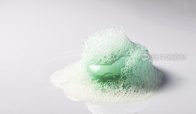 白色的肥皂泡