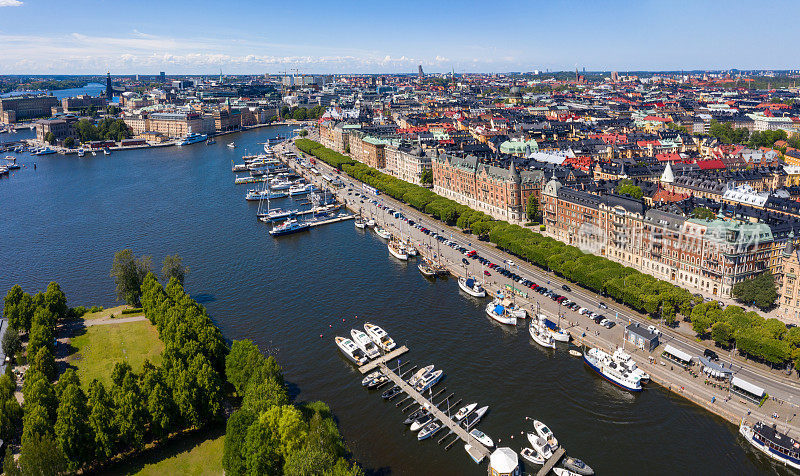 Strandvägen，从空中俯瞰的斯德哥尔摩全景(Djurgarden上方)。小船港口