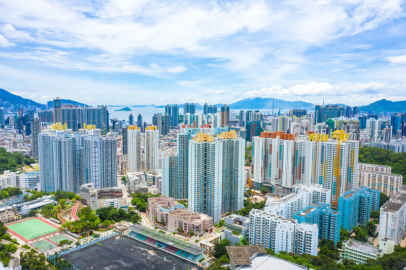 无人机拍摄的晴天空中九龙全景，香港