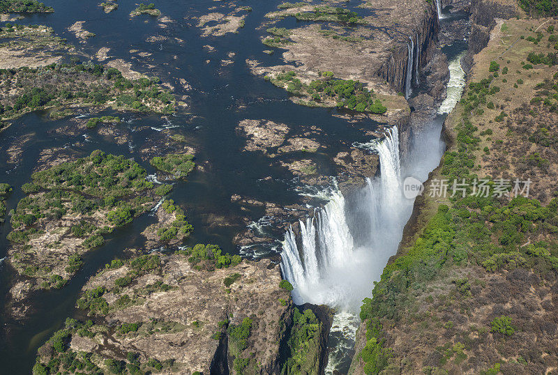 鸟瞰图著名的维多利亚瀑布，津巴布韦和赞比亚