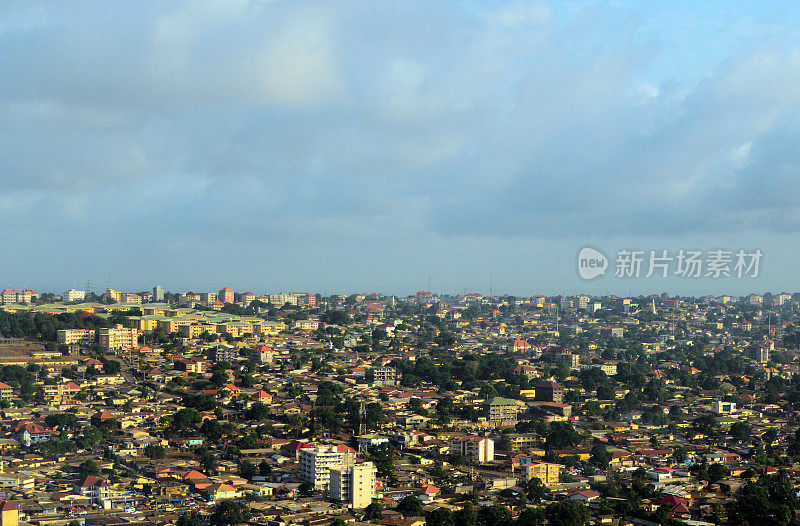 从空中俯瞰几内亚首都科纳克里