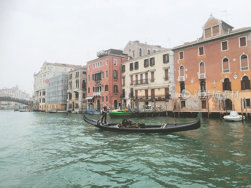威尼斯，大运河上的贡多拉