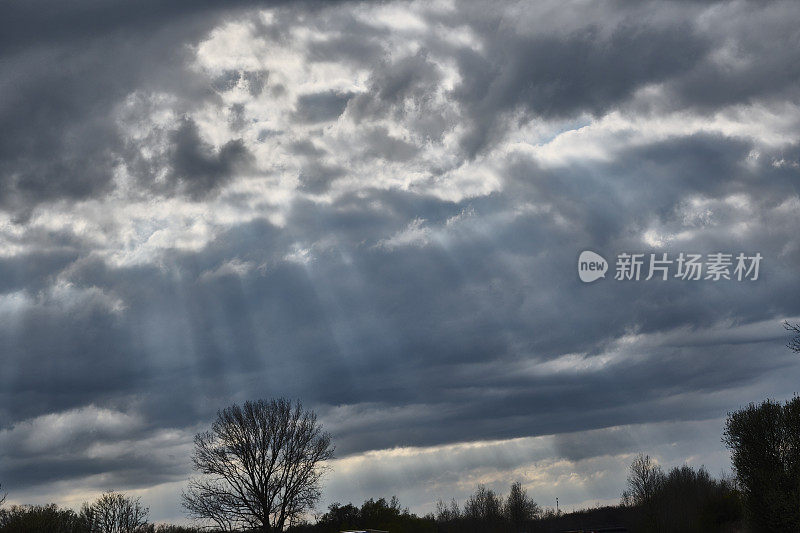 阴霾的天空