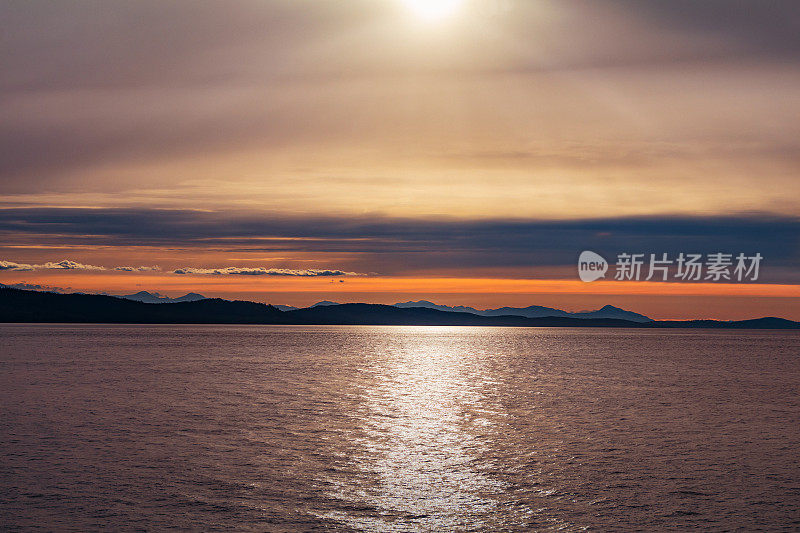 格鲁吉亚海峡的日落