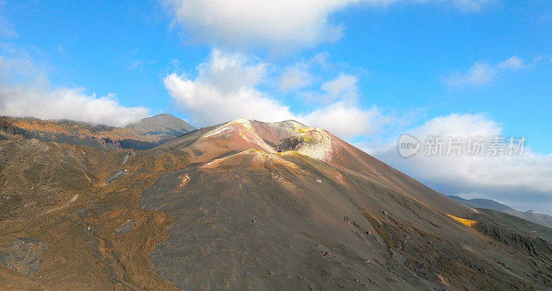 康伯雷维哈火山正式喷发7个月后的“塔乔盖特火山”鸟瞰图