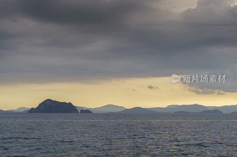 美丽的海景背景的高瑶瑶岛在安达曼海之间的普吉岛，潘恩加和甲米泰国