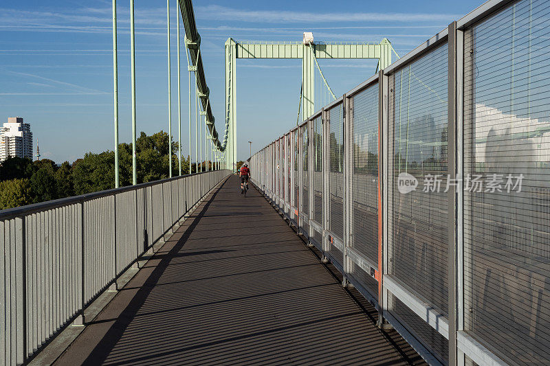 科隆桥上的自行车道