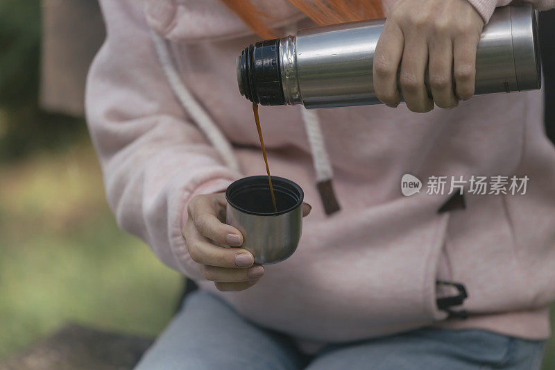 热黑咖啡在真空瓶保温瓶