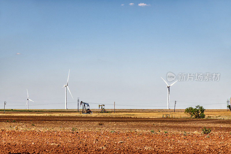 德克萨斯州农田的绿色和化石燃料能源生产