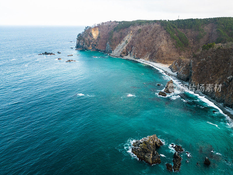 鸟瞰三陆海岸的岩石海岸线-岩手，北日本