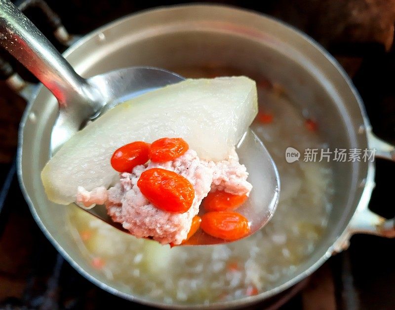冬瓜汤和枸杞肉末的烹调——食品准备。