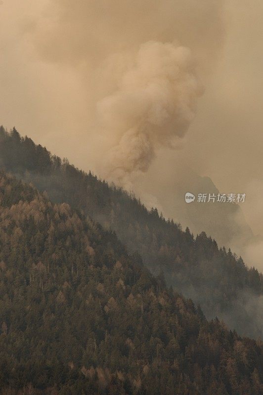 山里的森林大火