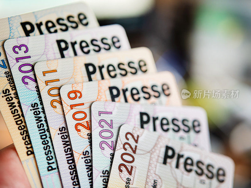 来自不同年份的德国记者证(Presseausweis)作为新闻界的象征