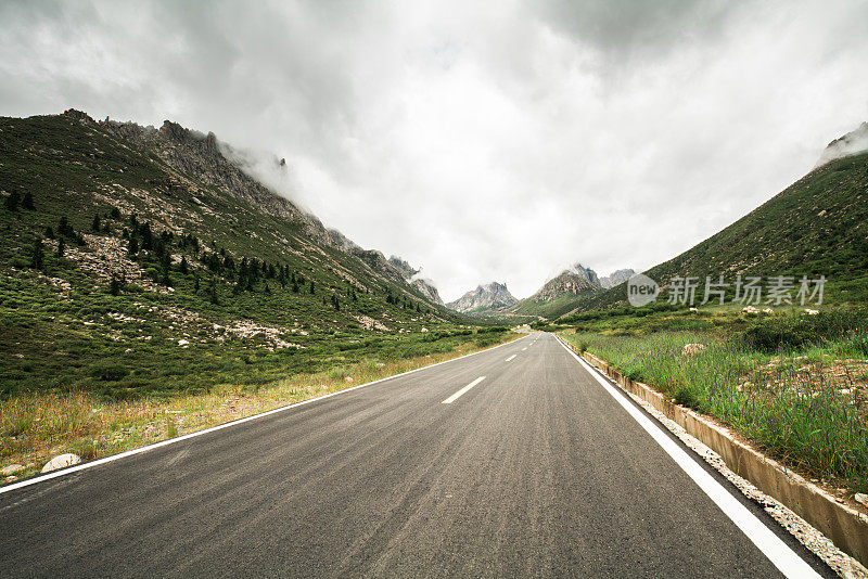 中国连宝业泽的山路