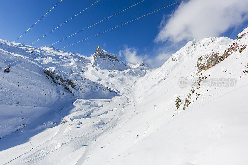 冬季滑雪胜地Hintertux，蒂罗尔，奥地利的早晨