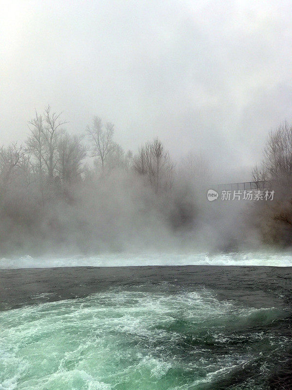 洪水中的激流