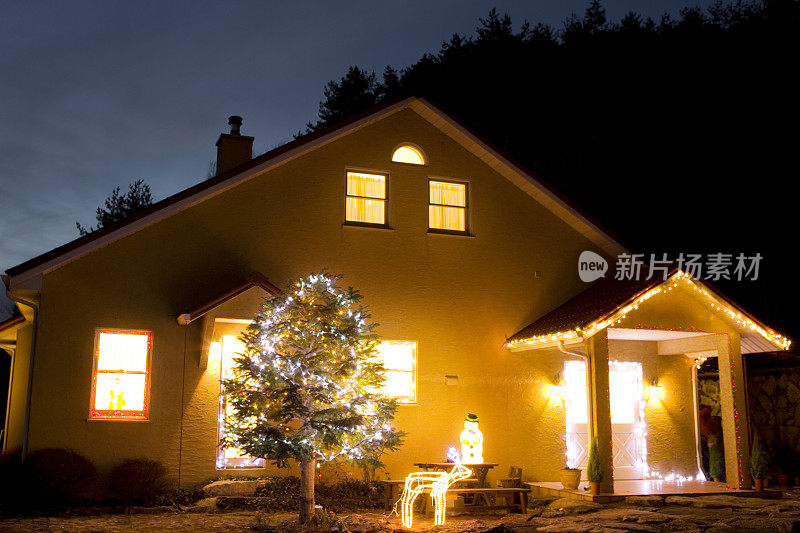 房子用圣诞装饰，长时间曝光