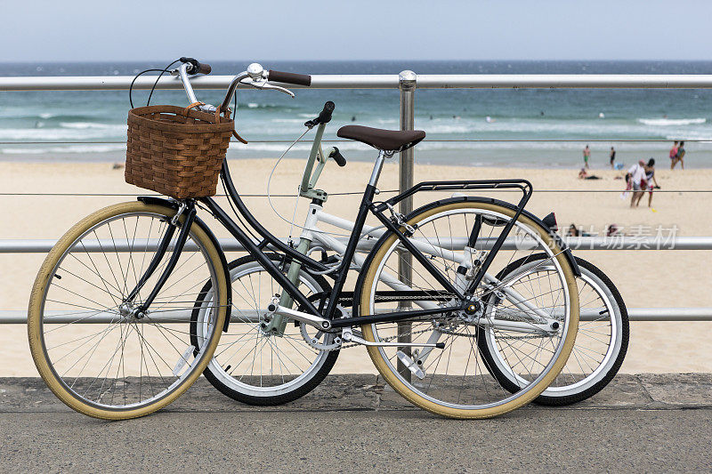 海滩上的自行车