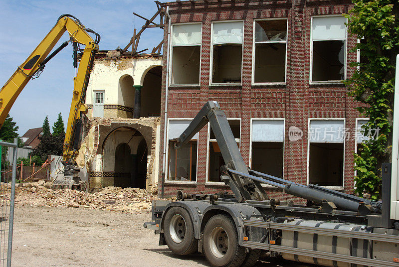 一栋旧校舍的拆除