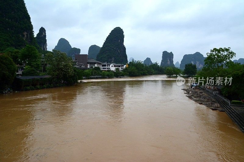 中国阳朔遇龙河与喀斯特景观