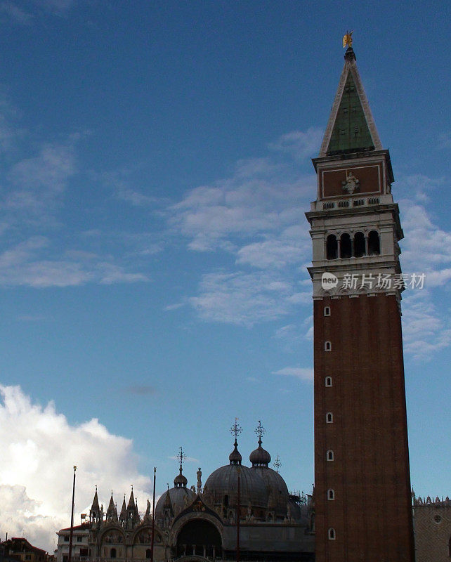 位于意大利圣马可广场威尼斯广场的钟楼