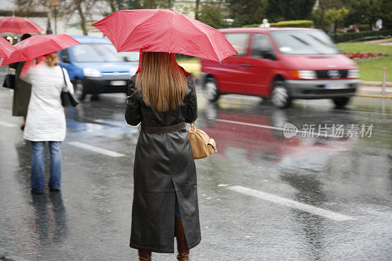 城市里的雨天